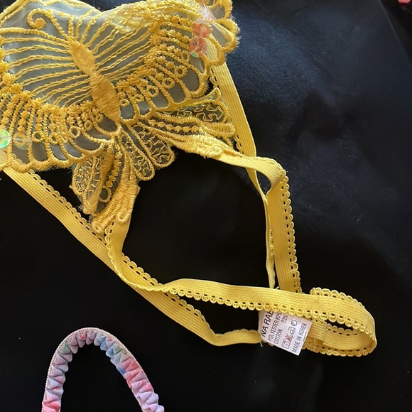 Two thongs, - Picture 4 of 4